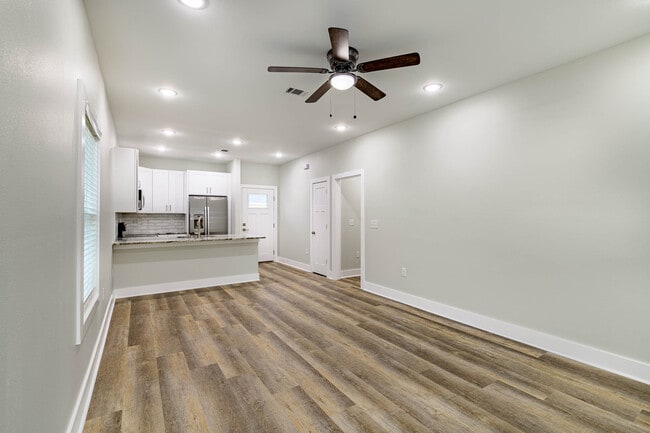 Building Photo - 108 Clearing Wy