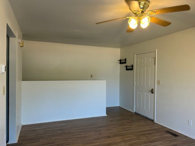 Building Photo - 400 E 4 plex