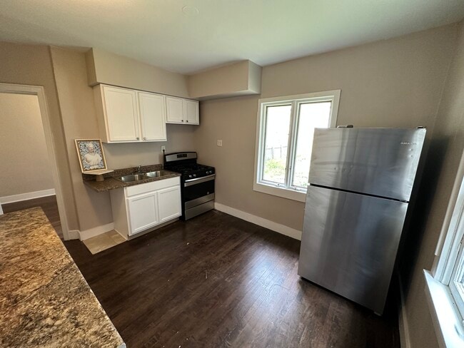 Kitchen - 3470 N Newhall St
