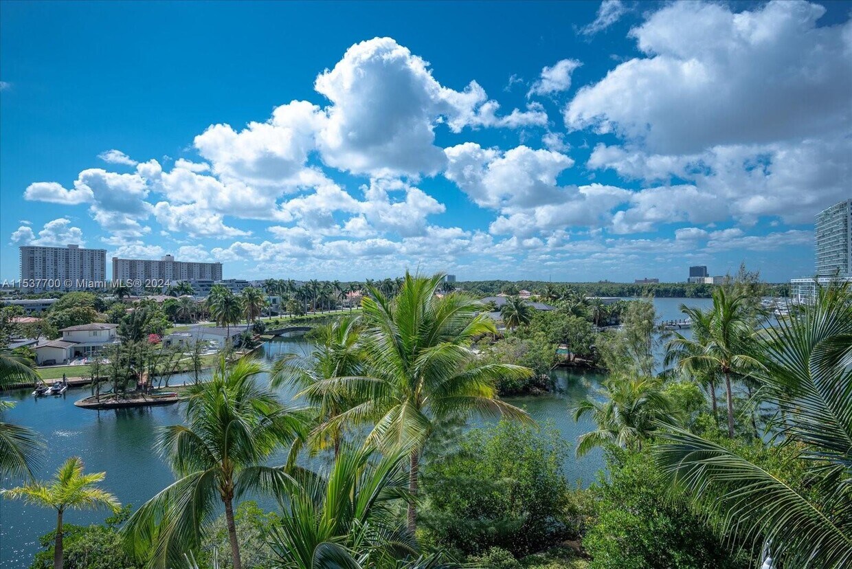 Primary Photo - 16500 Collins Ave