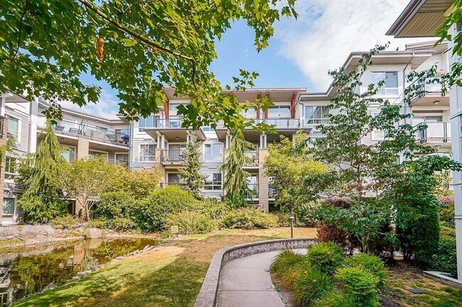 Photo du bâtiment - 2 Bed, 2 Bath Condo for Rent in West Newton!