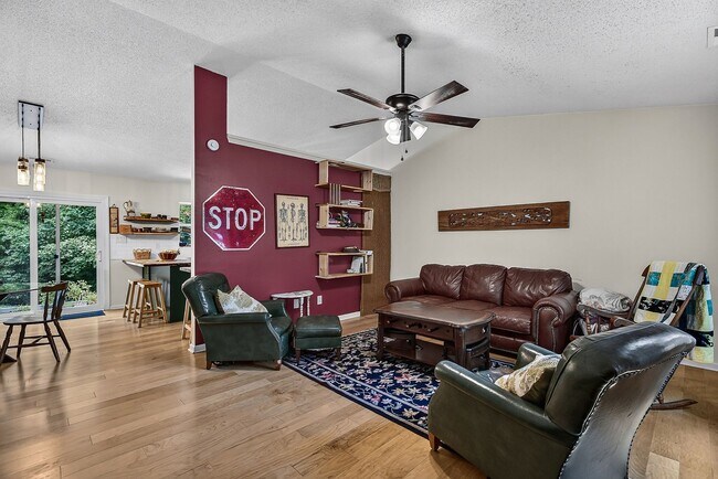 Building Photo - Nestled cul-de-sac home in Falcon Crest