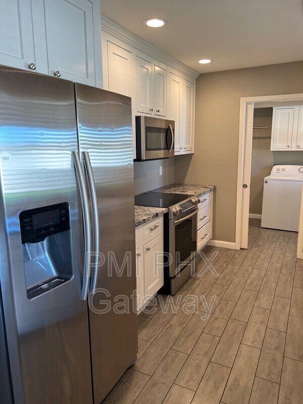 Foto del edificio - 1336 W 12th St