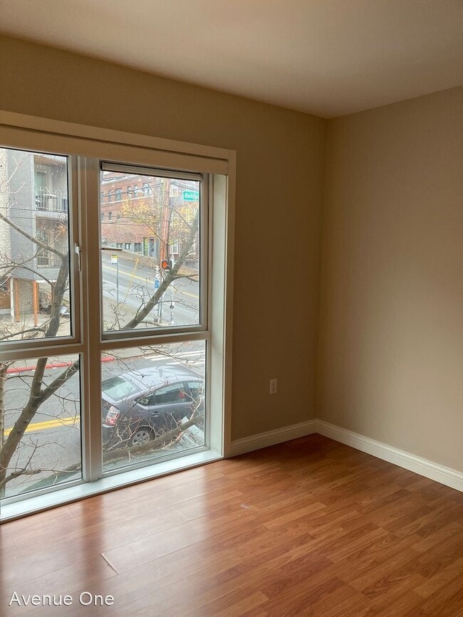 Building Photo - 2 br, 1 bath House - 103 Bellevue Ave East...