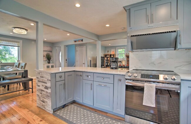 Building Photo - 53 Vinebrook Rd