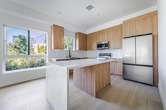 Foto del edificio - Luxury Hollywood Townhomes