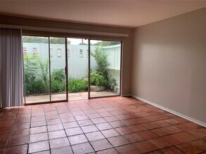Building Photo - 1808 W 35th St