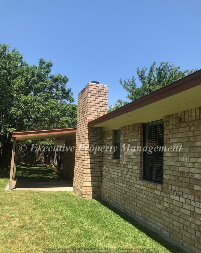 Foto del edificio - 812 Kelly Cir
