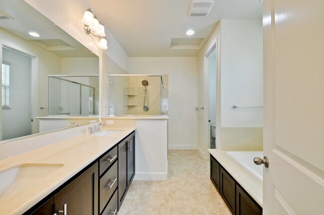 Foto del edificio - Gorgeous Santa Clara Home with Pool, EV Ho...