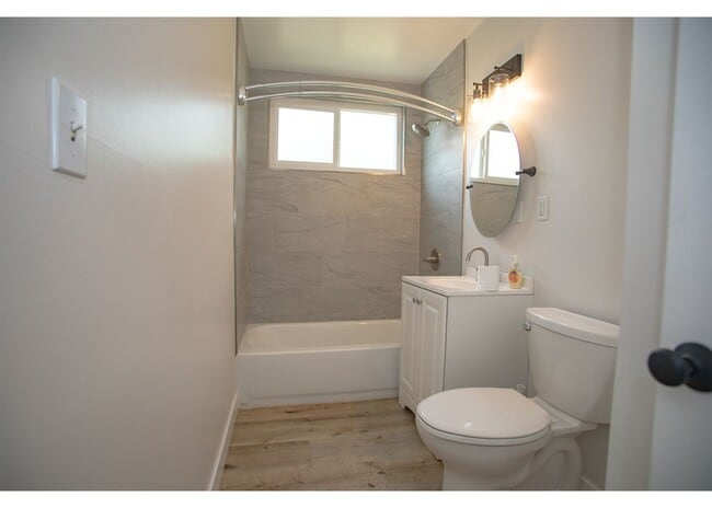 Building Photo - 496 W 48th St