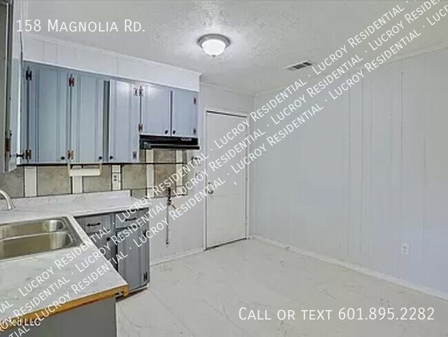 Building Photo - Cute 3 bedroom Cottage