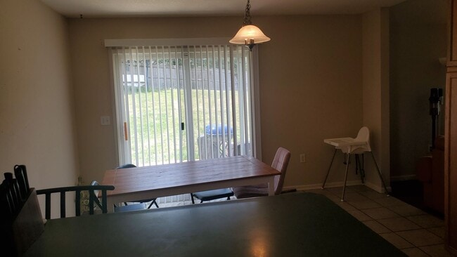Building Photo - 3 bd, 2 ba house, NE Columbia, near I-70/H...