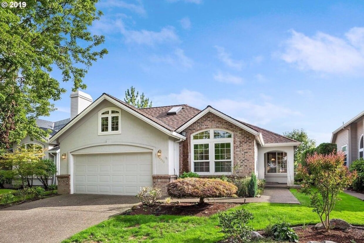 Primary Photo - Great Home In Charbonneau