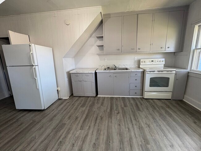 Foto del edificio - 477 3rd Ave NE