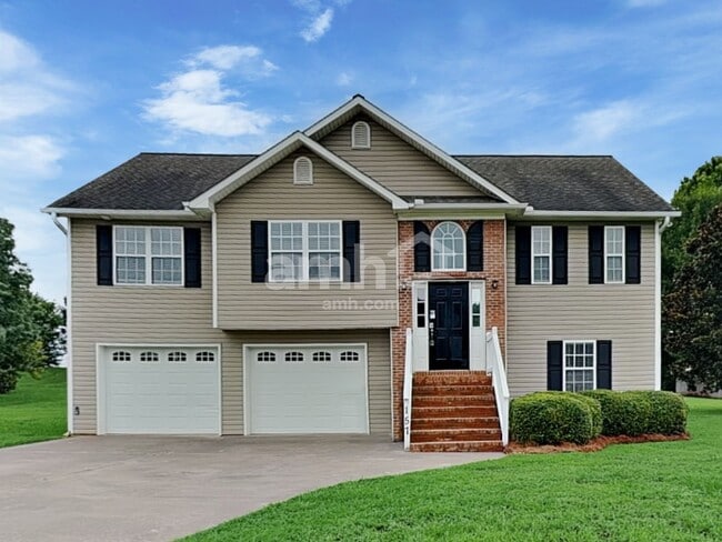 Building Photo - 157 Greenfield Rd