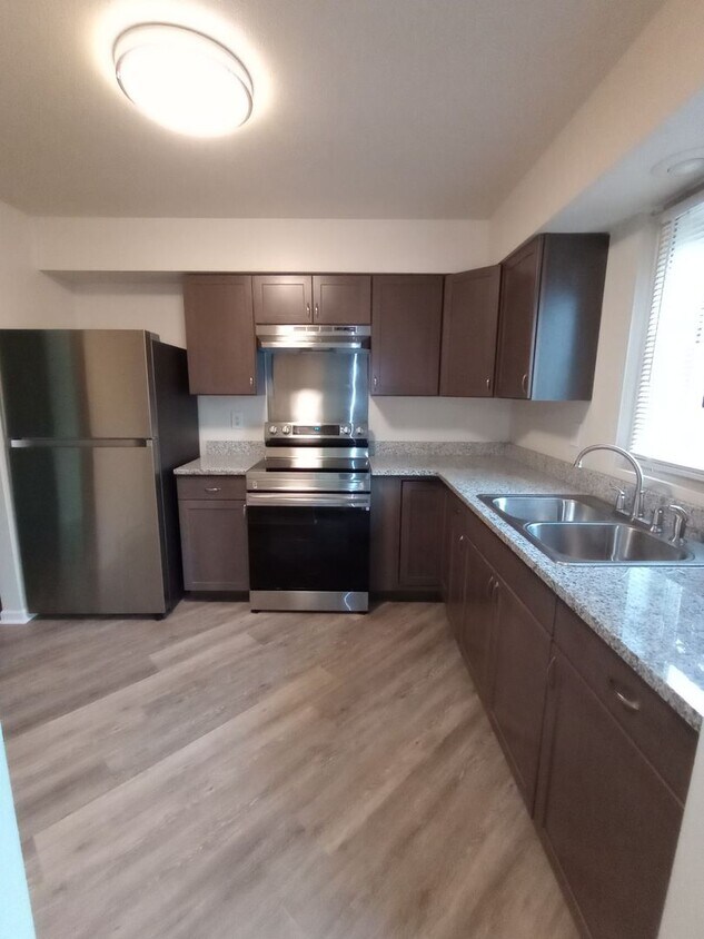 Primary Photo - 6012 Boxwood Dr