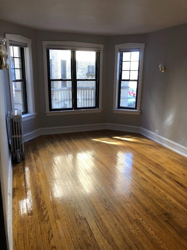 Foto del edificio - 6364 N Hermitage Ave