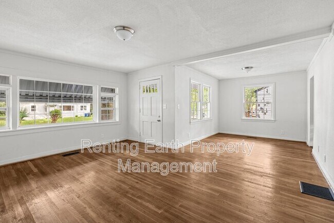 Foto del edificio - 832 Meadowbrook Dr