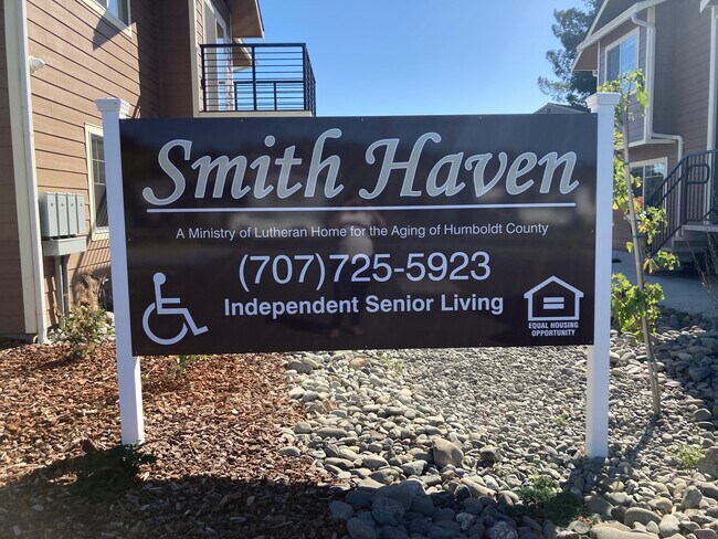 Foto del edificio - 2052 Smith Ln