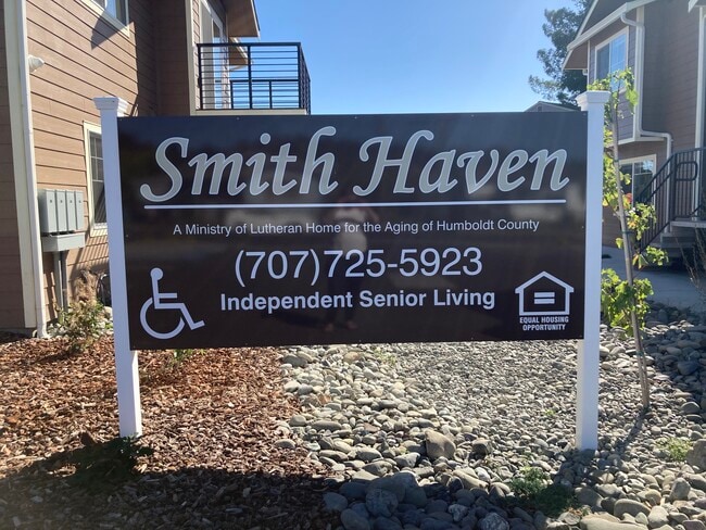 Building Photo - 2052 Smith Ln