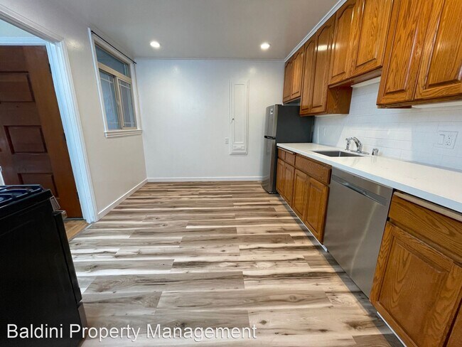 Building Photo - 3 br, 2 bath House - 626 Persia St.
