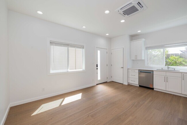 Foto del edificio - 19139 Vaughn Ave