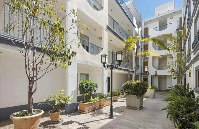 Foto del edificio - 1621 Barry Ave