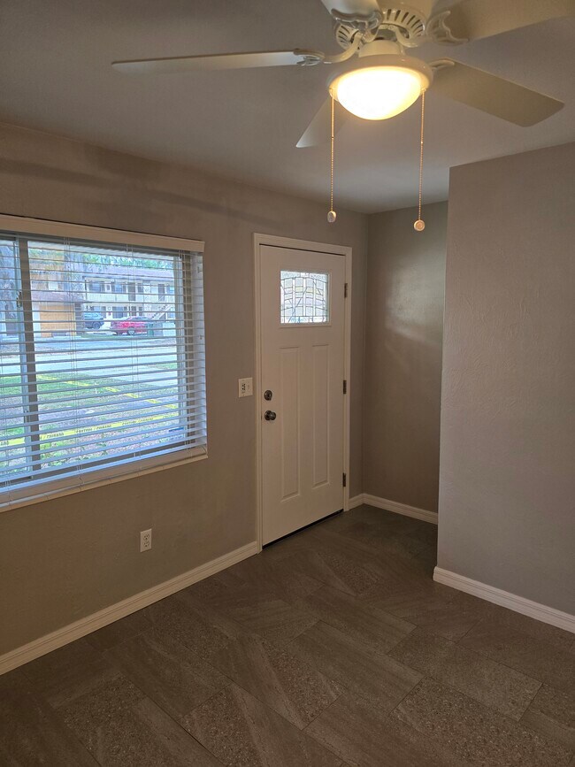 Foto del edificio - 650 Ave B SW