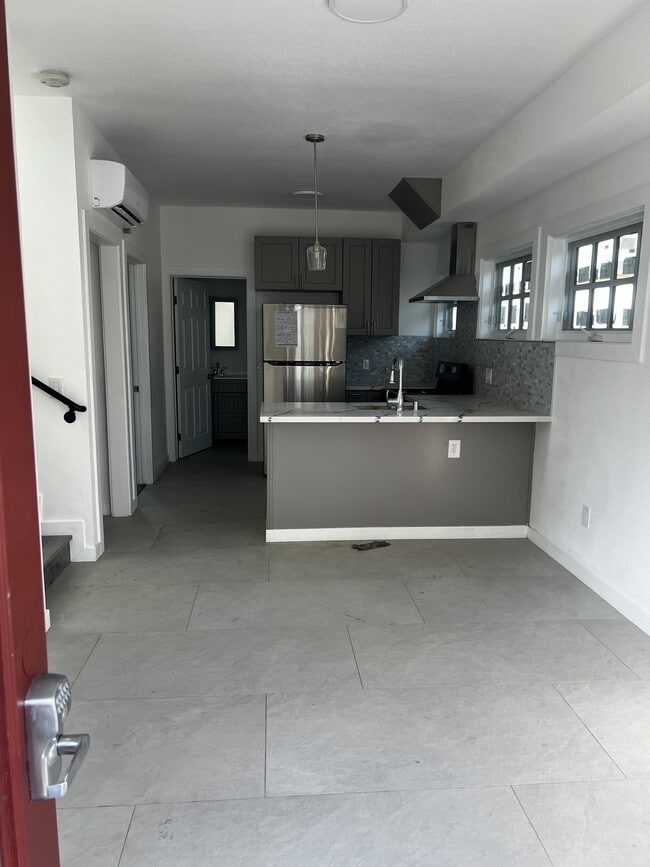 Foto del edificio - 1511 W 28th St
