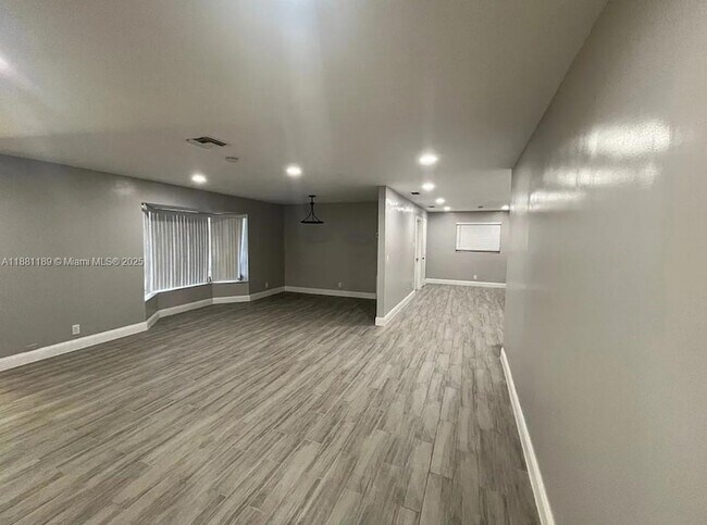 Foto del edificio - 6945 NW 5th Ct