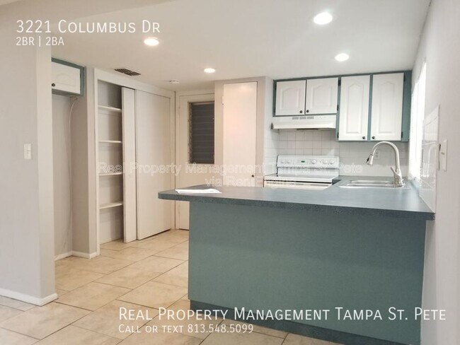 Building Photo - 3221 Columbus Dr