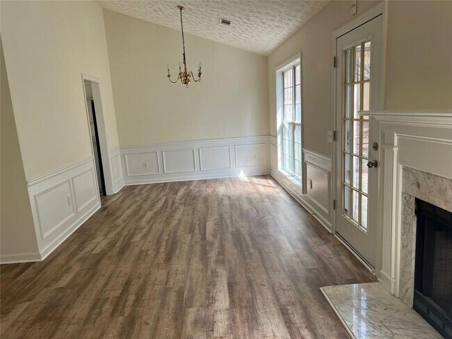 Foto del edificio - 1065 Hillary Ln