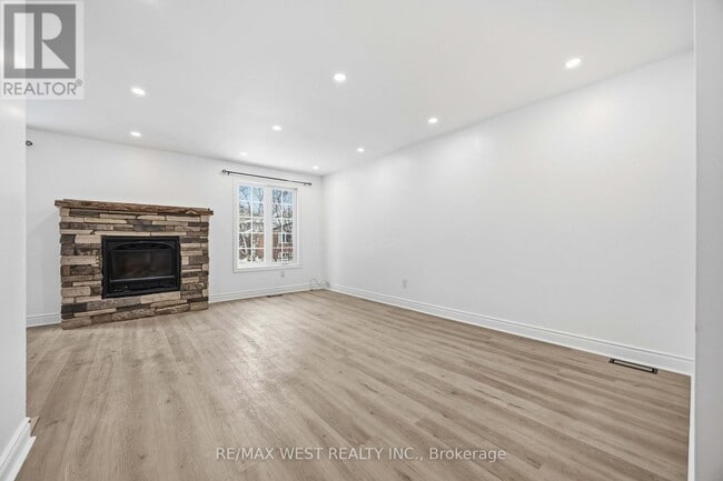 Building Photo - 249 Hodgson Dr