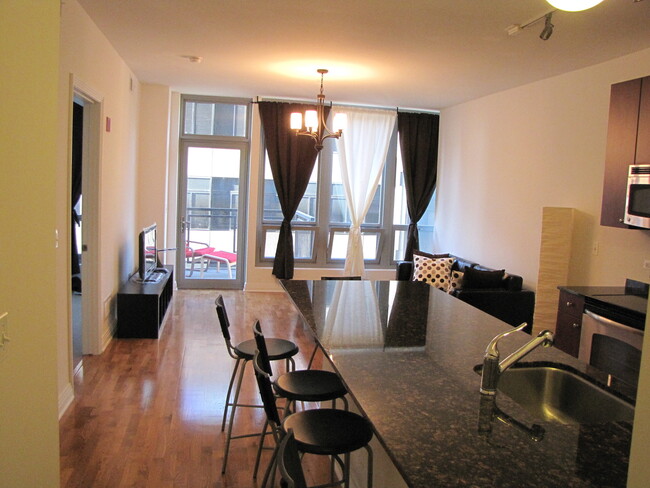 Building Photo - 565 W Quincy St
