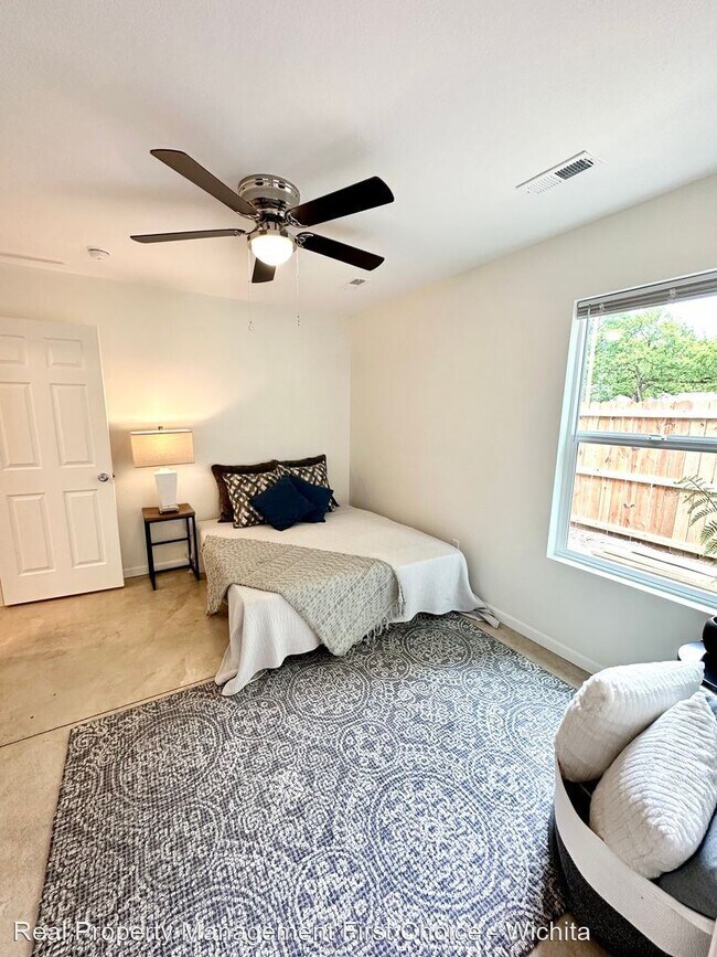 Building Photo - 3 br, 2 bath House - 1019 N Spruce Unit 100