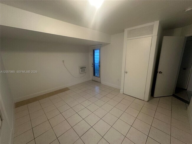 Foto del edificio - 3404 SW 14th St
