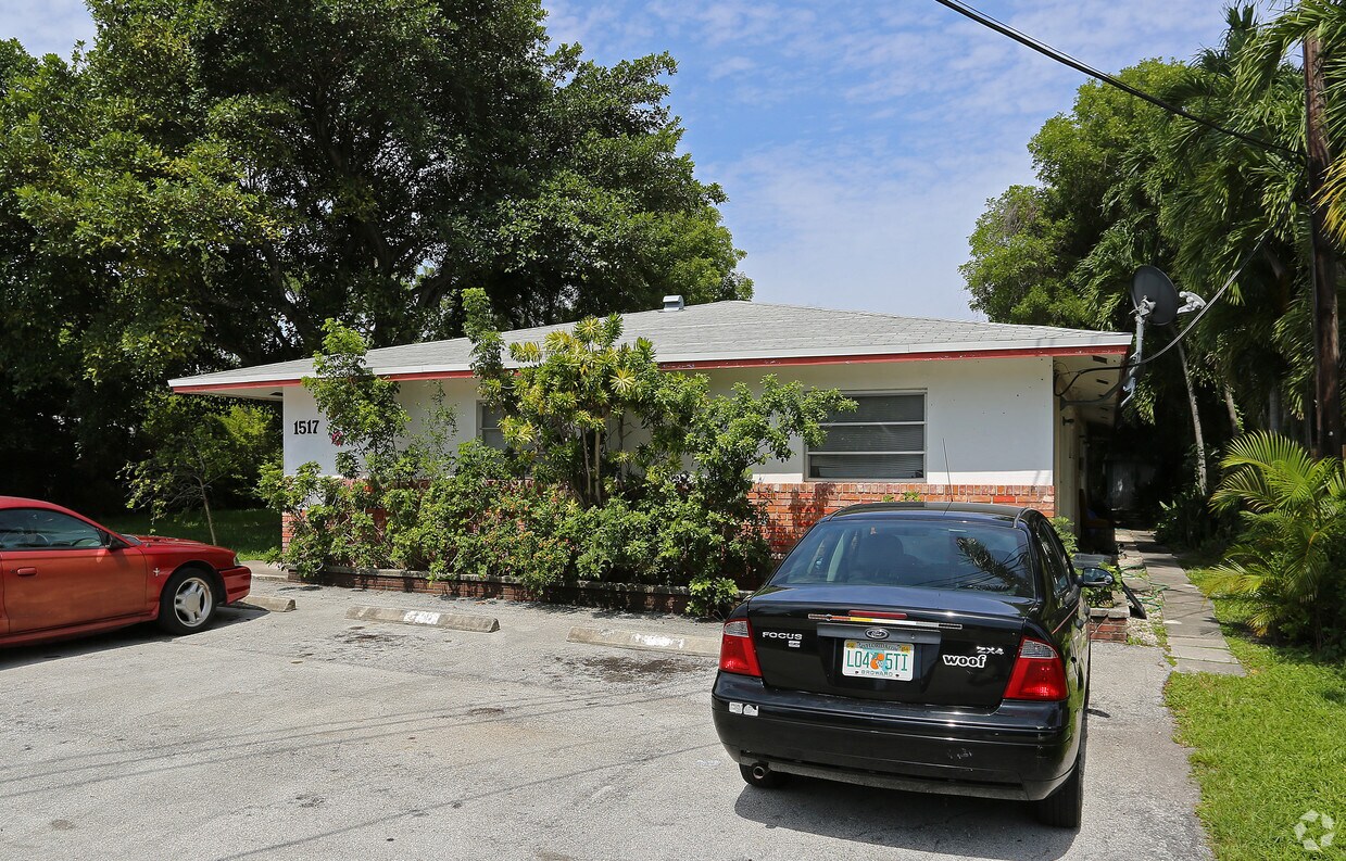 Foto del exterior - 1517 NE 5th Ter