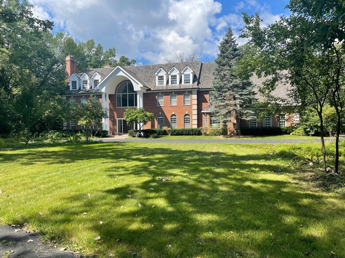 Primary Photo - 600 Broadsmoore Dr