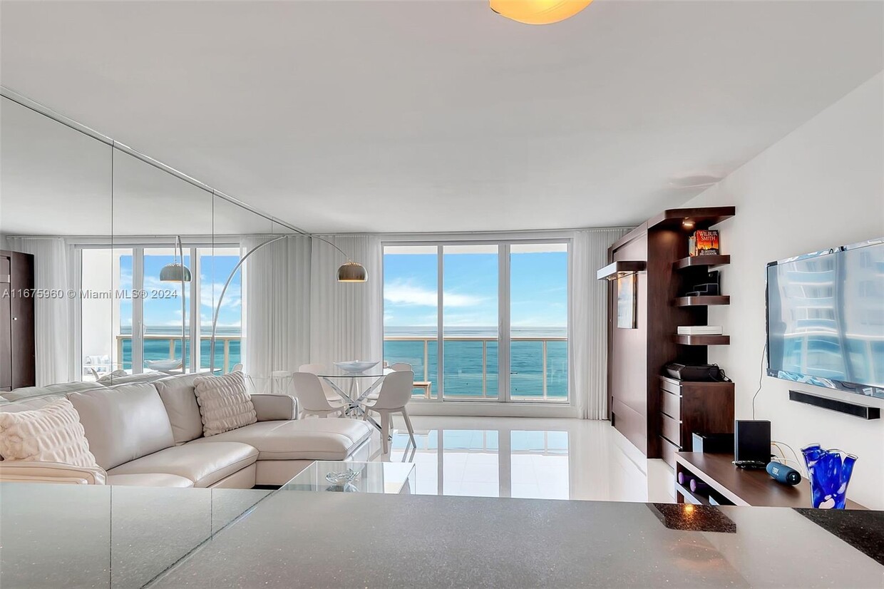 Foto principal - 2301 Collins Ave