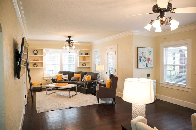 Foto del edificio - FURNISHED LUXURY 3 Br 3 Ba RENTAL NEAR DOWNTOWN ST PETERSBURG, FL