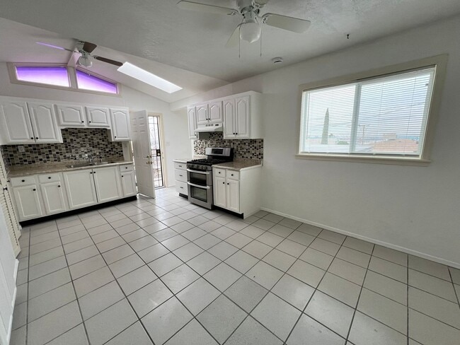 Building Photo - Cozy Affordable Charming 2 Bed, 1 Bath Home