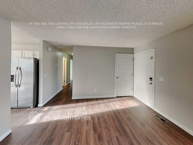 Building Photo - 1425 S Olathe Way