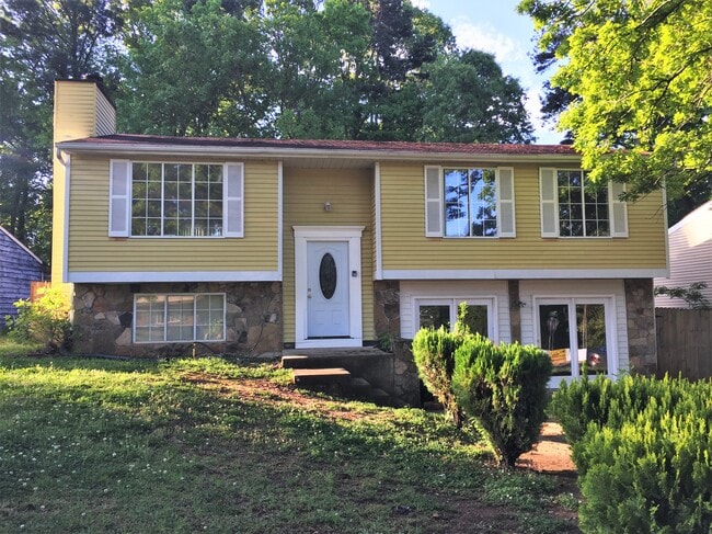 Building Photo - 5404 Tracey Dr