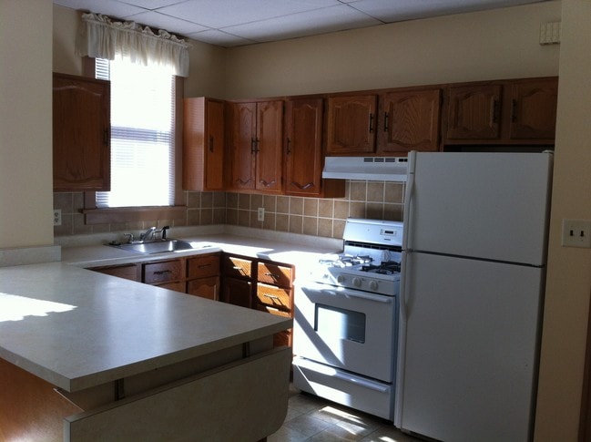 Kitchen - 933 S Trenton Ave