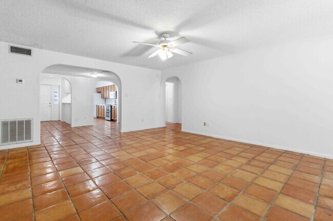 Foto del edificio - 2107 Hidden Grove Ln