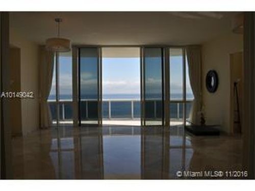 Building Photo - 16001 Collins Ave