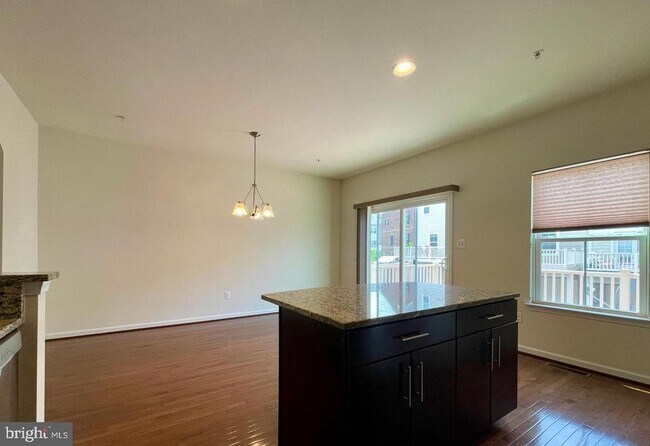 Building Photo - 3550 Sprigg St S