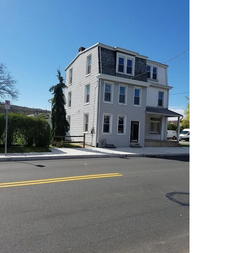 218 e main st, Fleetwood, PA 19522 House Rental in Fleetwood, PA