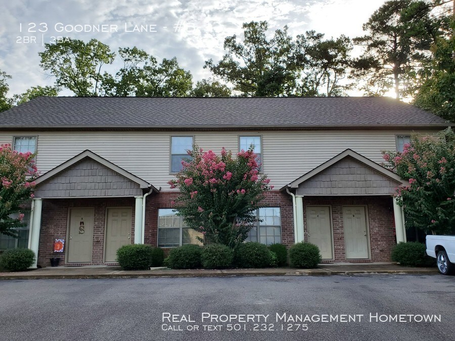 Primary Photo - Beautiful 2 story apartment in HSSD