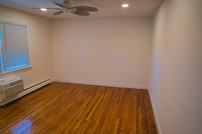 Bedroom (from door) - 364 Westwood Ave